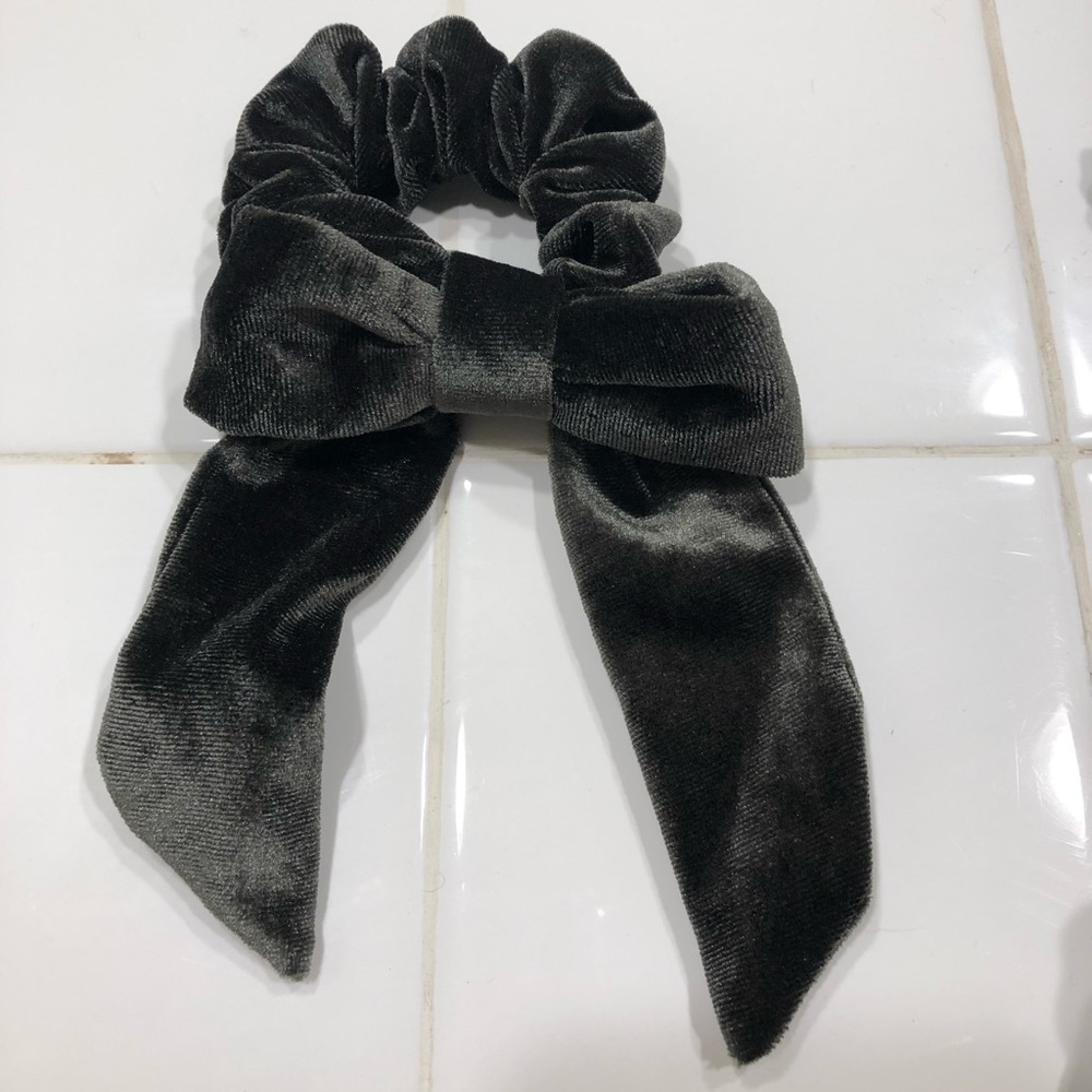 ⭐️Olive velvet scrunchie